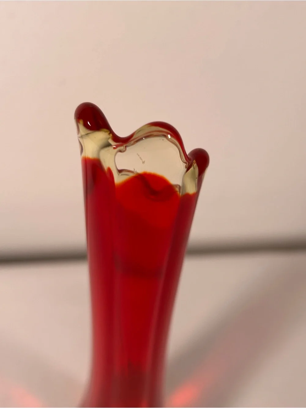 LE Smith Swung Vase Glass Stretch Red Amberina 12